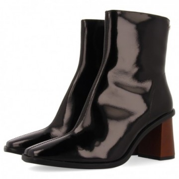 BOTTINES EN CUIR VERNI NOIR...