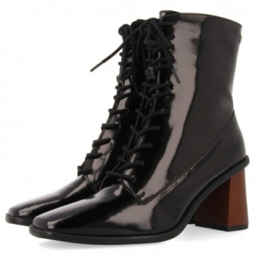 BOTTINES EN CUIR VERNI NOIR...