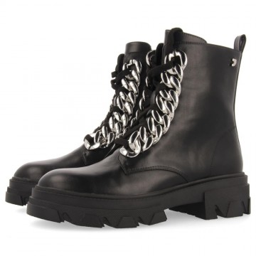 BOTTINES TYPE MILITAIRE...