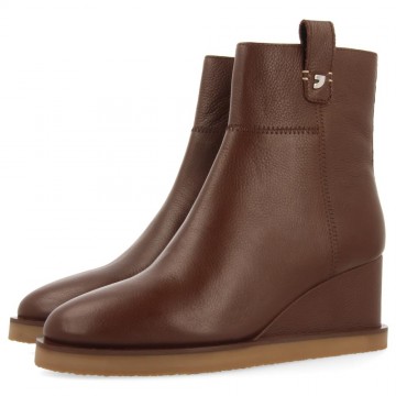 BOTTINES MARRONS EN PEAU À...