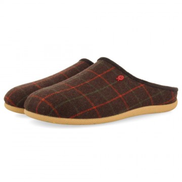 CHAUSSONS COULEUR MARRON DE...
